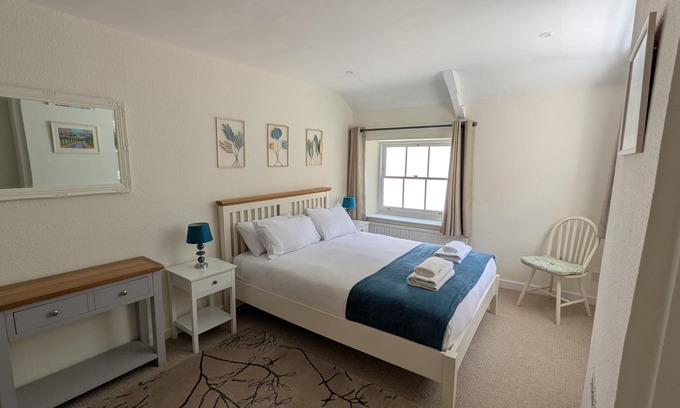 Keynsham House | Hidden Gem on the Outskirts of Bristol