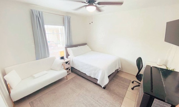 Northside Apartment | Hidden Gem w/1G WiFi & Free Parking Near Downtown