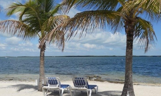Key Largo Village House | Hidden Paradise, with brand new Jacuzzi