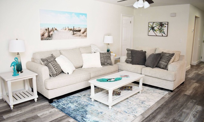 Palma Sola House | Hidden Retreat~heated pool/spa minutes to beaches and IMG Academy *NEW LISTING*n