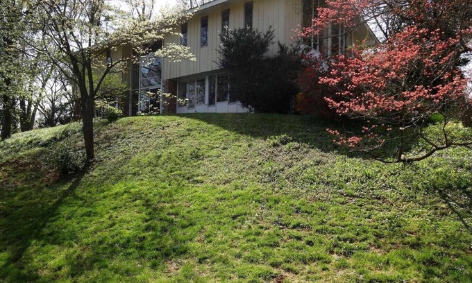 Wardour House | Hidden Treasure on Weems Creek