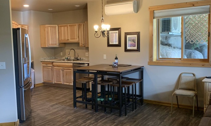 Gardiner House | Hide-away at Yellowstone Archview