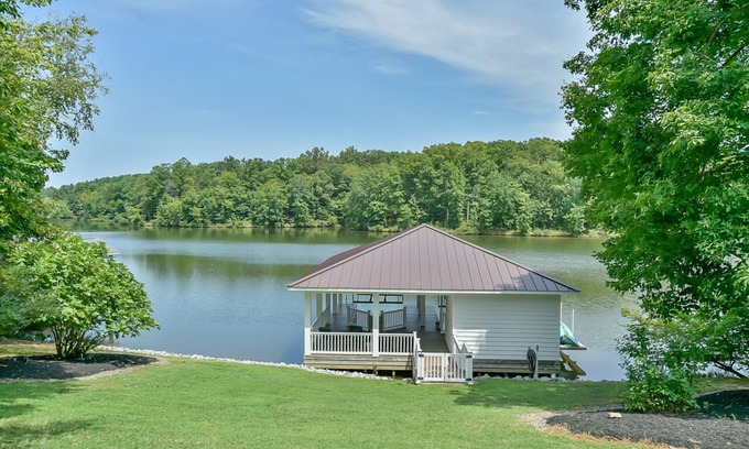 Roxboro House | Hideaway Haven - Hot Tub, Firepit & Private Dock