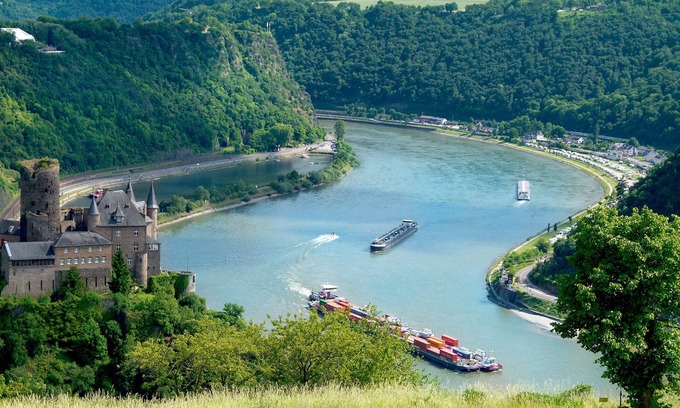 Sankt Goarshausen Apartment | HIGH ABOVE THE HUGE RHEINTAL TOURISM!