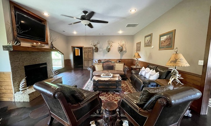 Crenshaw County Cabin | High Class Cabin Hideaway