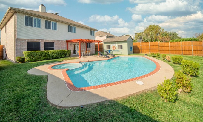 Rowlett House | High End 5br Bright and sunny Open Space House