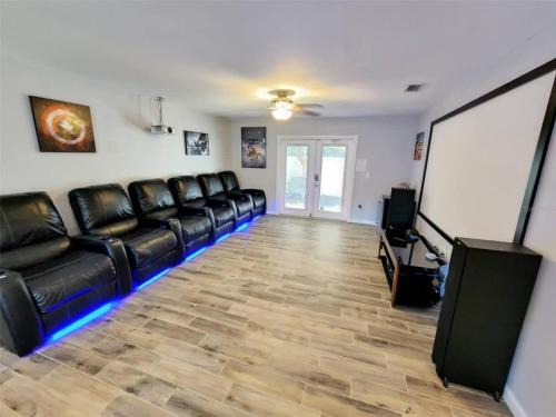 Lutz House | High end beds, SPA, Sauna, Pool