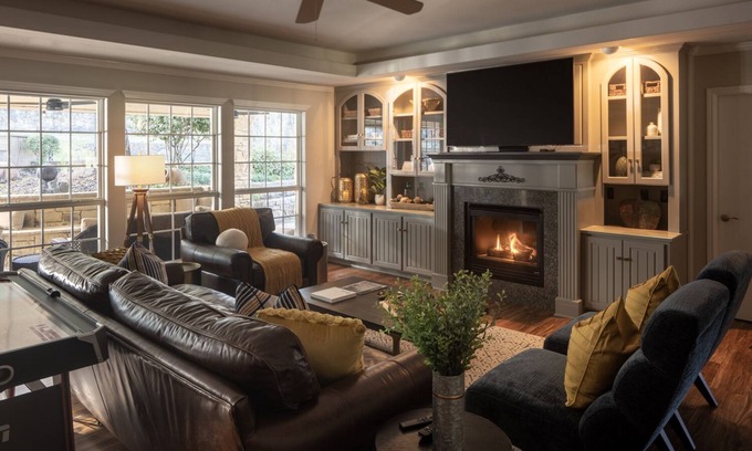 Canyon Lake Villa | High-End Resort. Your Group Only. Heated Pool+Spa, 1-Story, Fireplace, Game Room