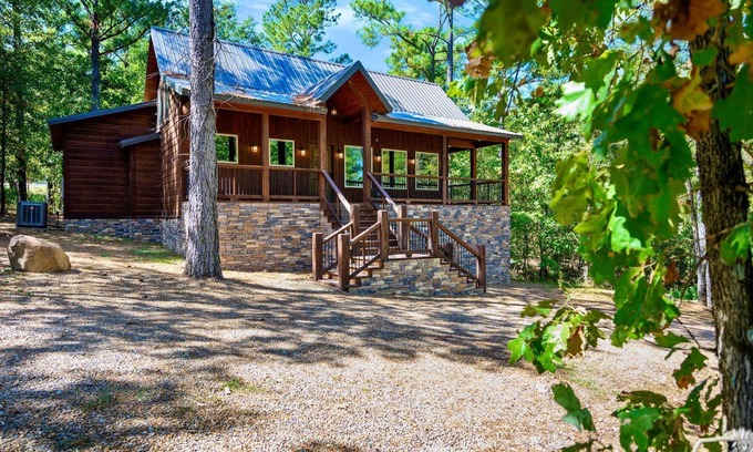 Hochatown Cabin | High-End Romantic 1 Bedroom Cabin in highly sought after Timber Creek area