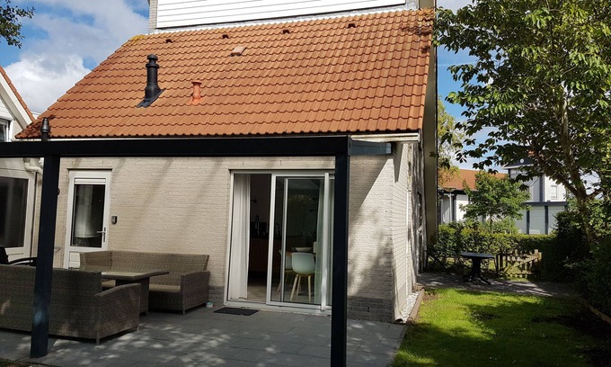 Scharendijke House | High-quality renovated, detached holiday home, 1.5 km from the North Sea beach