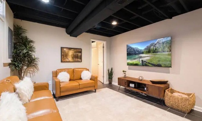 Phoenix Hill House | High Rye Home! Nulu | Bourbon District | King Beds