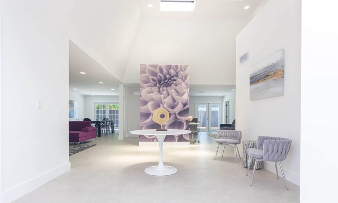 Cooper City House | "High Top" Luxury, Gated Yard for pets and Family Friendly