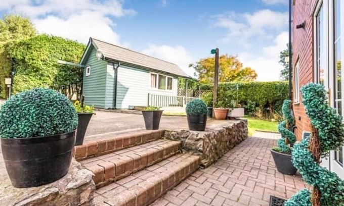 Kingsley Holt House | Higherlands