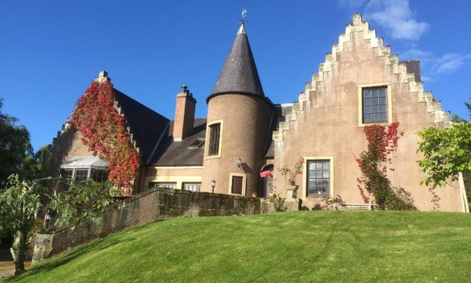 Glenurquhart Bed & Breakfast | Highland Bear Lodge & Luxury Bear Huts