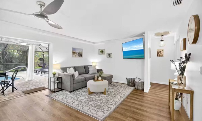 Sarasota Springs House | Highland Cove Hideaway