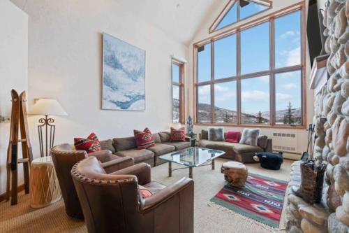 Highlands Townhomes Apartment | Highlands Lodge 401 by East West Hospitality
