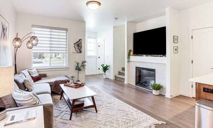 Mountain View House | Hike, Bike & Ski: All-Season Bend Escape