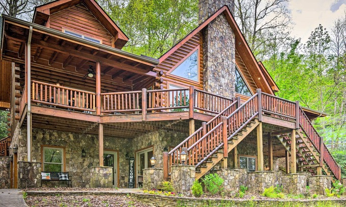 Burnsville Cabin | Hike, Fish & Golf: Burnsville Retreat w/Deck!