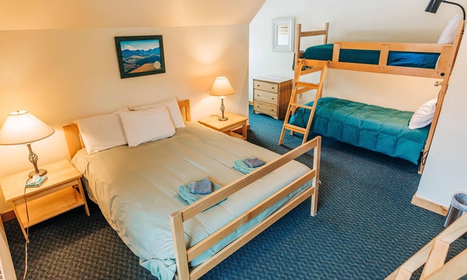Bretton Woods Condo | Hike the Whites! Free Breakfast, Shared Bath, Hike/Ski trail Access