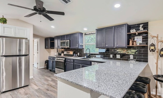 Spicewood Cottage | Hill Country Escape for Couples Sleeps 6