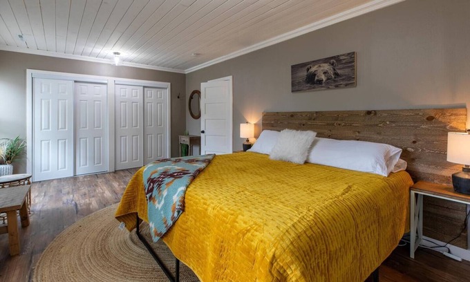 Minocqua House | Hill Hideaway Unit 2 – Pet-Friendly Lake Retreat