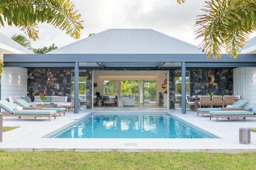 Petit-Bourg Villa | Hill Rock villas - Blue Silver