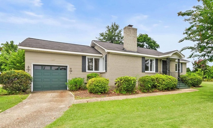 Tuscaloosa Apartment | Hillcrest Haven | Spacious 3BR Near UA & Downtown