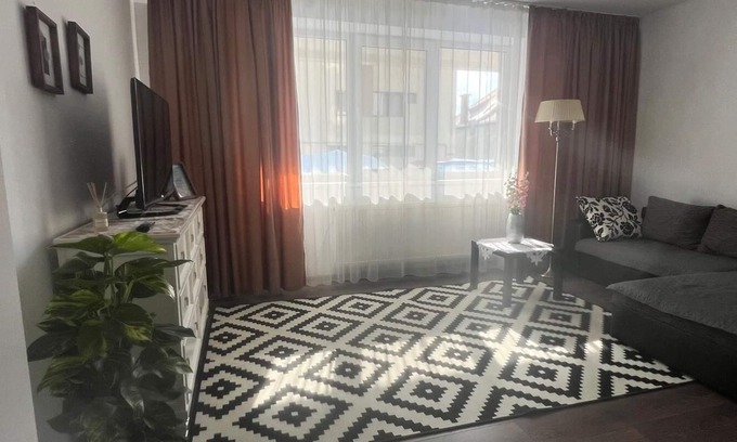 Centrul Vechi Apartment | Hillside Apartment Near City Center – Quiet, Green & Super Central