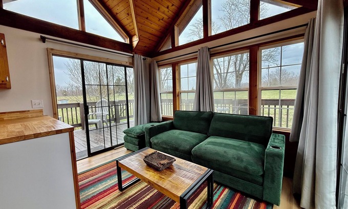 Cobden House | Hillside Haven - Cabin 1