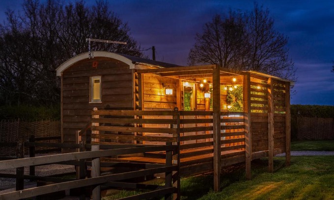 Wichenford Other | Hillside View Shepherds Hut - Ockeridge Rural Retreats