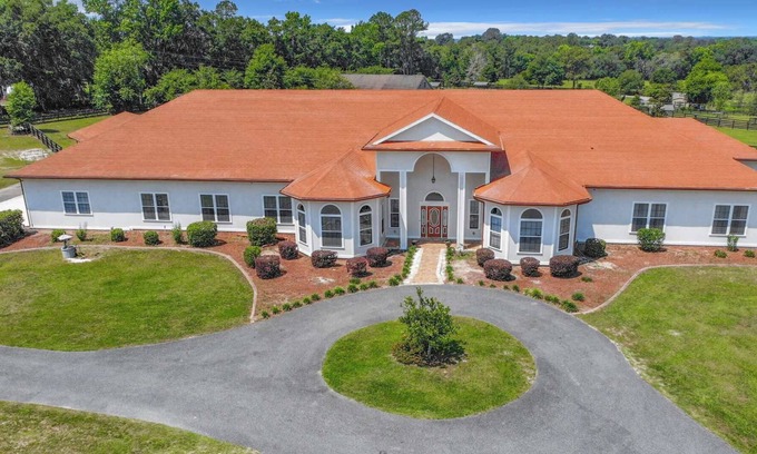 Fellowship House | Hilltop Estate - Ocala’s Largest Vacation Rental