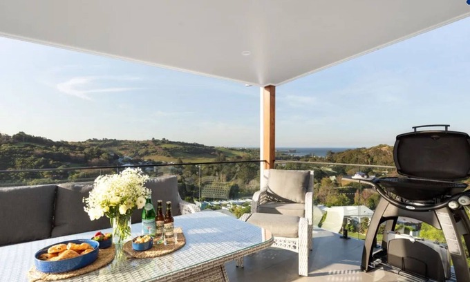 Kiama House | Hilltop Haven – breathtaking ocean and mountain panoramas