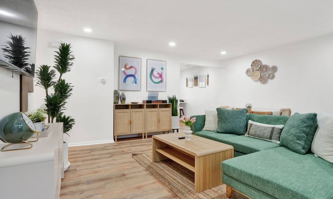 Los Angeles House | Hilltop Heart of LA w/EV Charger