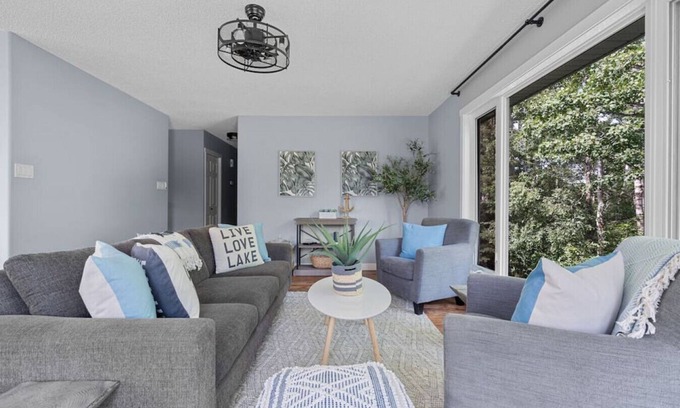 Parkland Beach Apartment | Hilltop Hideaway | Beach | Foosball | Arcade Games