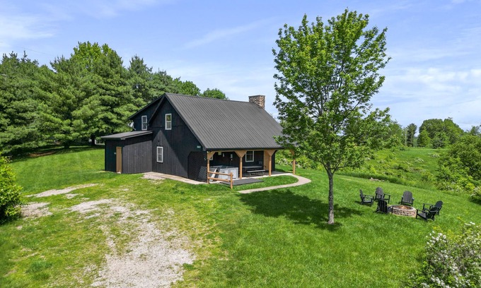 McArthur Cabin | Hilltop Hideaway | Hocking Hills