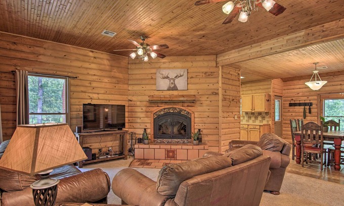 Vian Cabin | 'Hilltop Hideaway' Vian Cabin w/ Covered Deck!