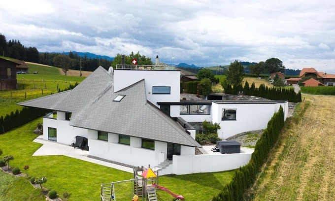 Oberbutschel Apartment | Hilltop Luxury Villa