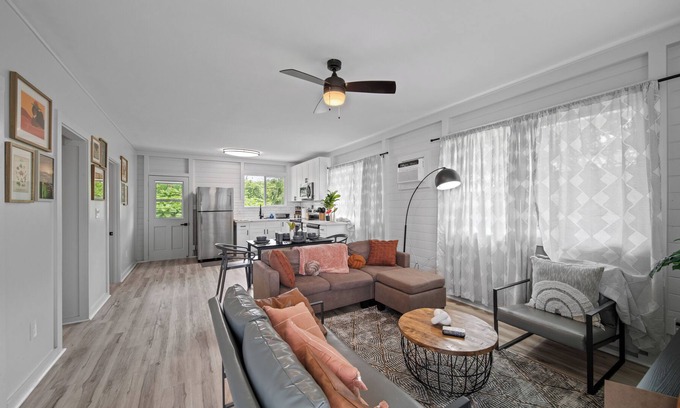 Hilo Cottage | Hilo Bay Bungalow 2/BR 1/BA