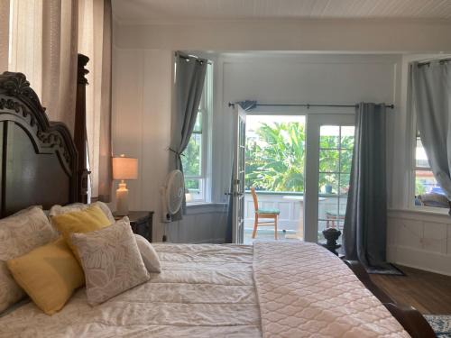 Hilo Bed & Breakfast | Hilo Bay Oceanfront Bed and Breakfast