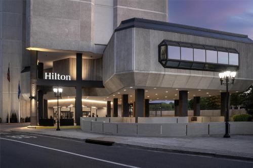 Crystal City Hotel | Hilton Arlington National Landing