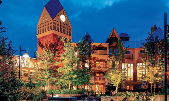 Blackcomb Hotel | Hilton Grand Vacations Club Whistler