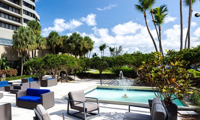 Ludlam Hotel | Hilton Miami Airport Blue Lagoon