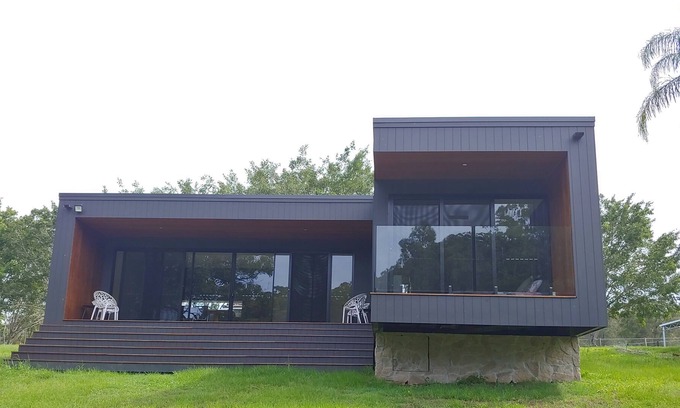 Advancetown Cabin | Hinze Dam Luxury Cabin