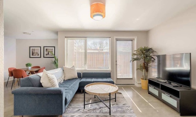 Belmont Apartment | Hip Area Dining + Shops Nearby 2BR Sleeps 4