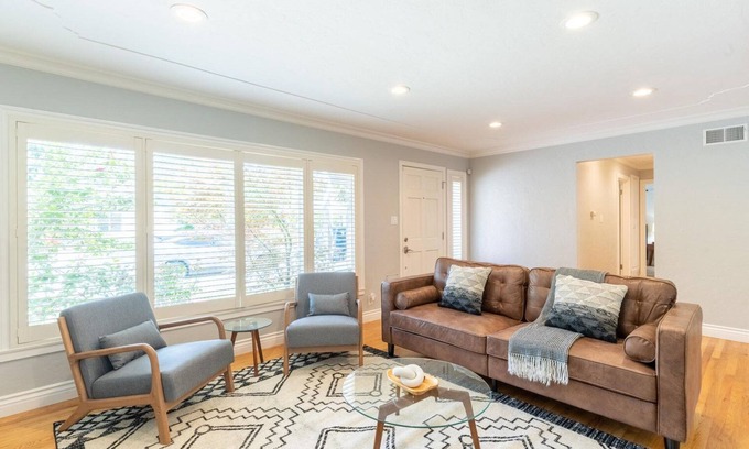 Willow Glen House | Hip San Jose 4BR w/Yard & A/C, nr Trails & Parks, by Blueground