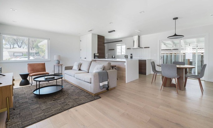 Santa Clara Apartment | Hip Santa Clara 2BR w/Backyard, nr Shops & Dining, by Blueground
