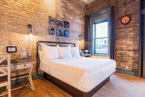 West Dundee Apartment | Hip Urban Loft - Small Town Charm - 124 LOFTS #4