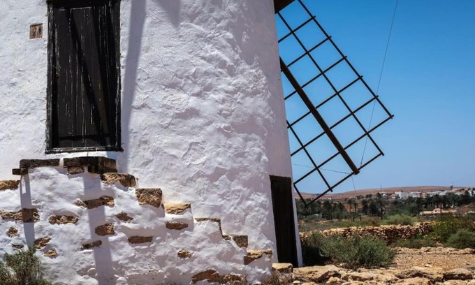 Antigua Villa | Histórica Villa con molino de viento