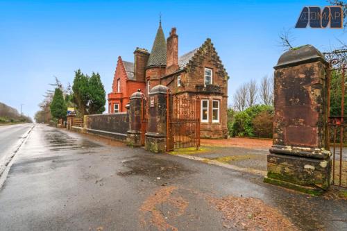 Wemyss Bay Apartment | Historic 3 Bed Private Parking Nr Railway Station