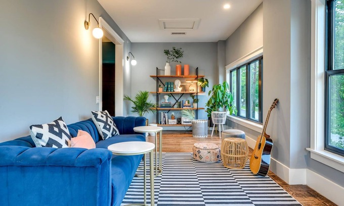 West End Apartment | Historic B&B in Heart of ATX - 3 Suites Sleeps 10